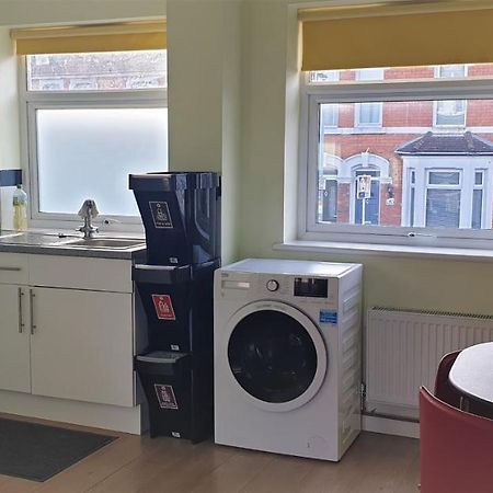 شقة Swindon Old Town Duplex - Entercloud9Sa المظهر الخارجي الصورة