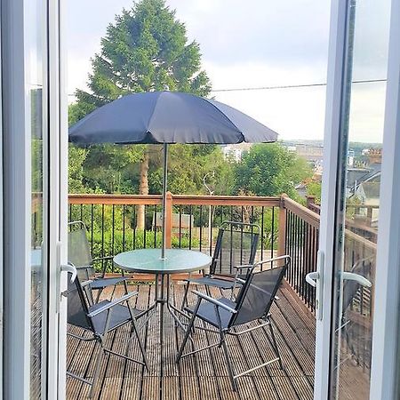 شقة Swindon Old Town Duplex - Entercloud9Sa المظهر الخارجي الصورة